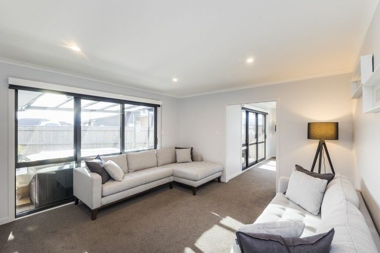 Photo of property in 18 Cyprus Place, Fitzherbert, Palmerston North, 4410