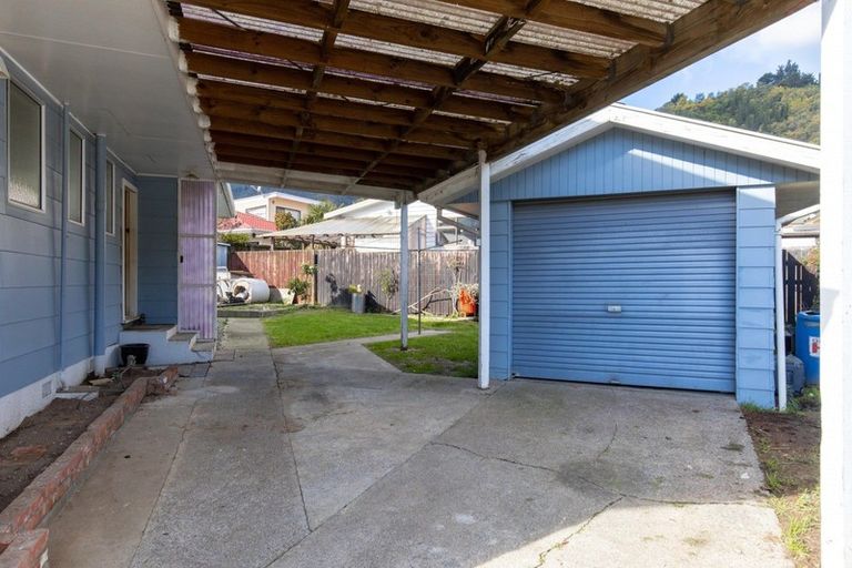 Photo of property in 75a Hampden Street, Picton, 7220