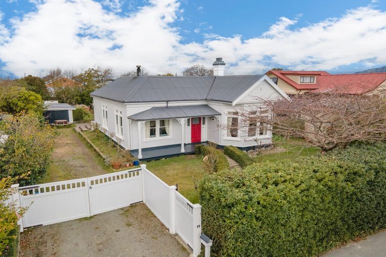 Photo of property in 19 Rhodes Street, Waimate, 7924