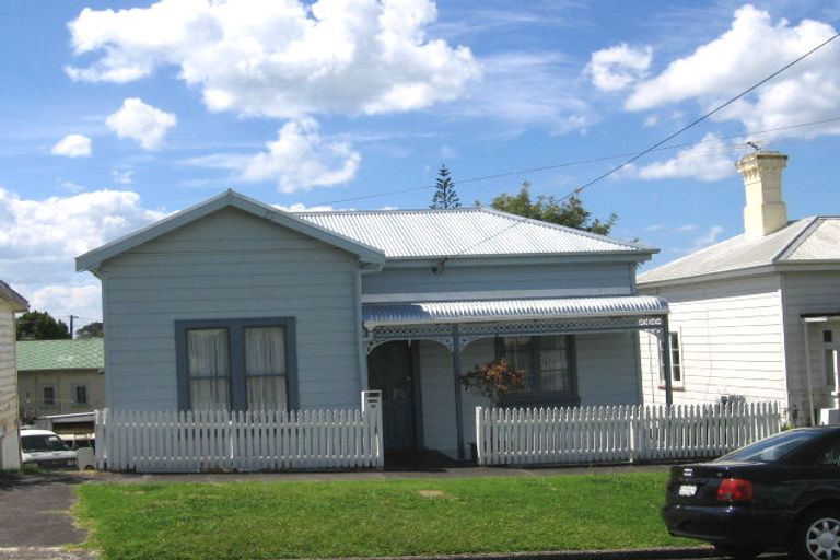 Photo of property in 26 Rutland Road, Stanley Point, Auckland, 0624