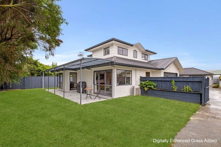 Photo of property in 17 Woburn Place, Takaro, Palmerston North, 4412