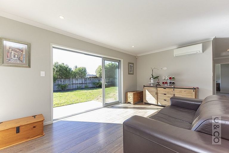 Photo of property in 23 Crabb Fields Lane, Riverhead, 0820