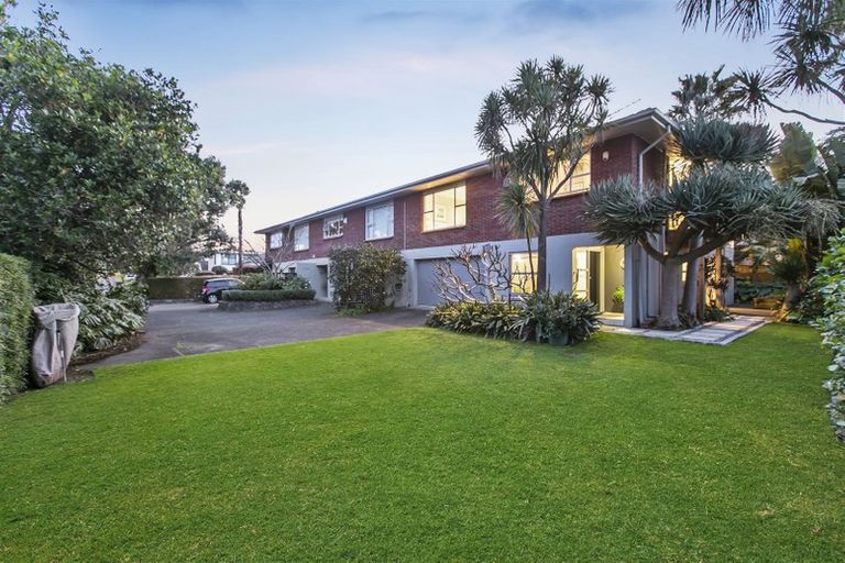 Photo of property in 3/14 Frieston Road, Milford, Auckland, 0620