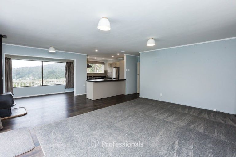 Photo of property in 27 Ngahere Street, Stokes Valley, Lower Hutt, 5019