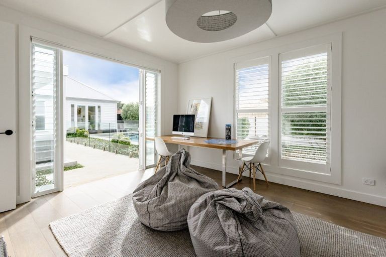 Photo of property in 12 Sandpiper Avenue, Point Wells, 0986