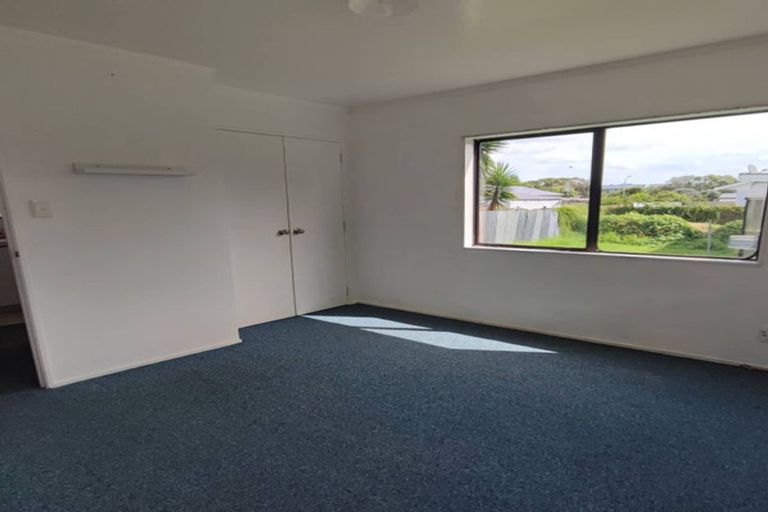 Photo of property in 2 Henwood Road, Mangere East, Auckland, 2024