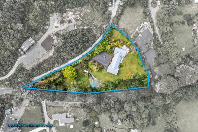 Photo of property in 12 Hobbs Road, Matakatia, Whangaparaoa, 0930