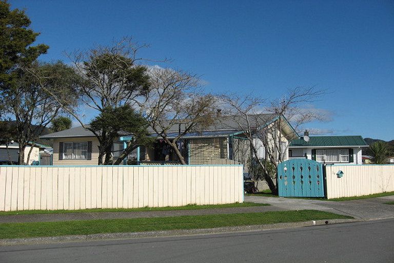 Photo of property in 38 Matthews Road, Wainuiomata, Lower Hutt, 5014