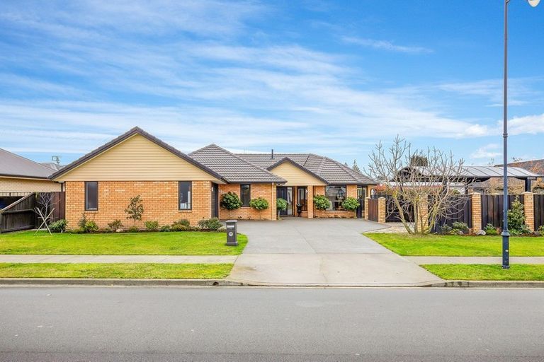 Photo of property in 10 Elm Drive, Rangiora, 7400