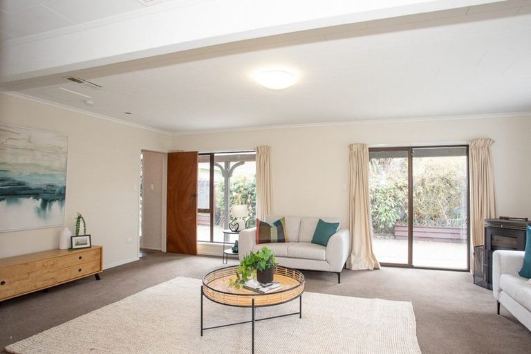 Photo of property in 16 Sawtell Place, Northcote, Christchurch, 8052