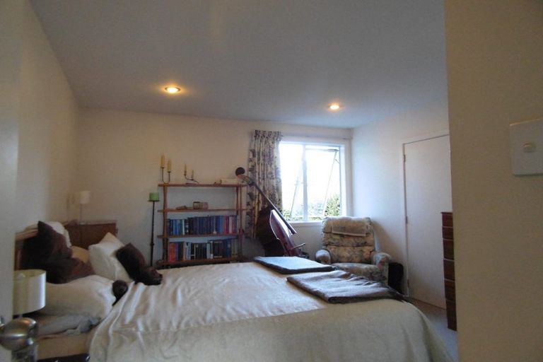 Photo of property in 11 Ward Crescent, Te Atatu Peninsula, Auckland, 0610