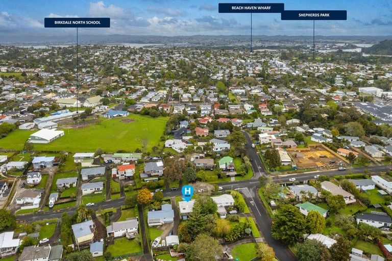 Photo of property in 71 Lauderdale Road, Birkdale, Auckland, 0626