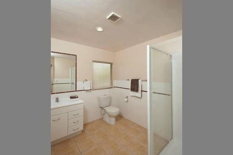 Photo of property in 11 Trotting Terrace, Fairview Heights, Auckland, 0632