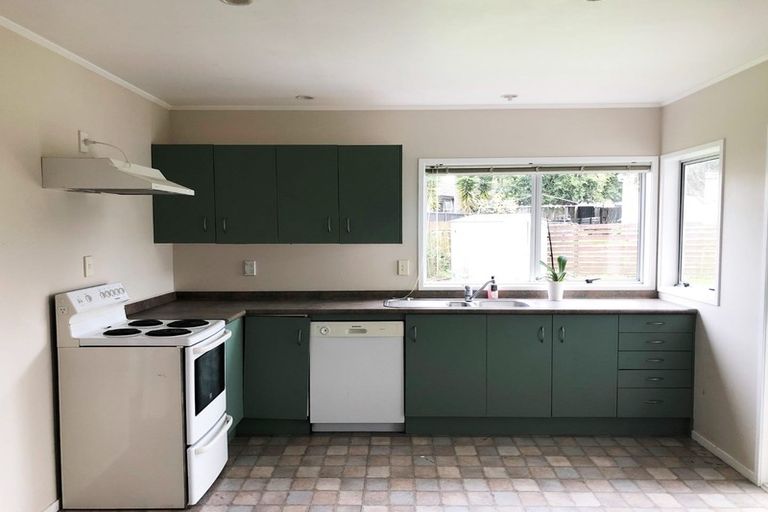 Photo of property in 17 Olena Avenue, Sunnyhills, Auckland, 2010