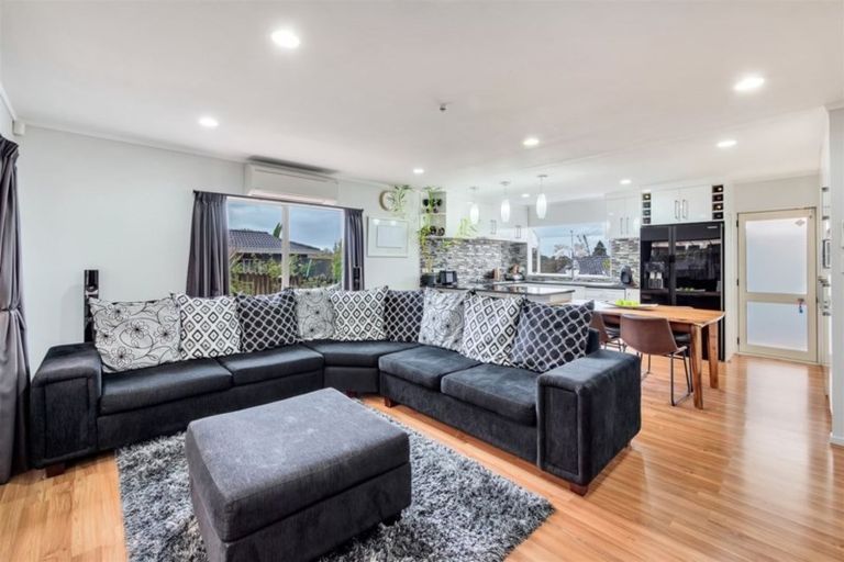 Photo of property in 13 Broadfield Street, Massey, Auckland, 0614