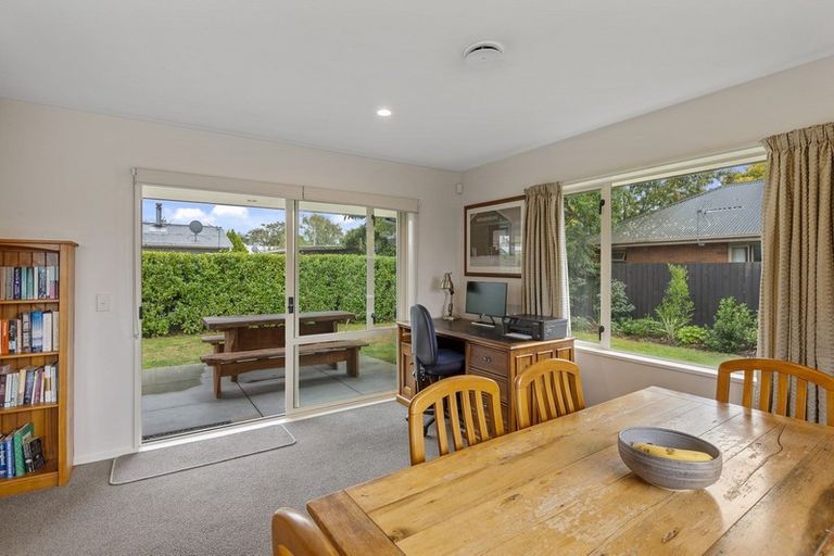 Photo of property in 2 Magnolia Lane, St Albans, Christchurch, 8052