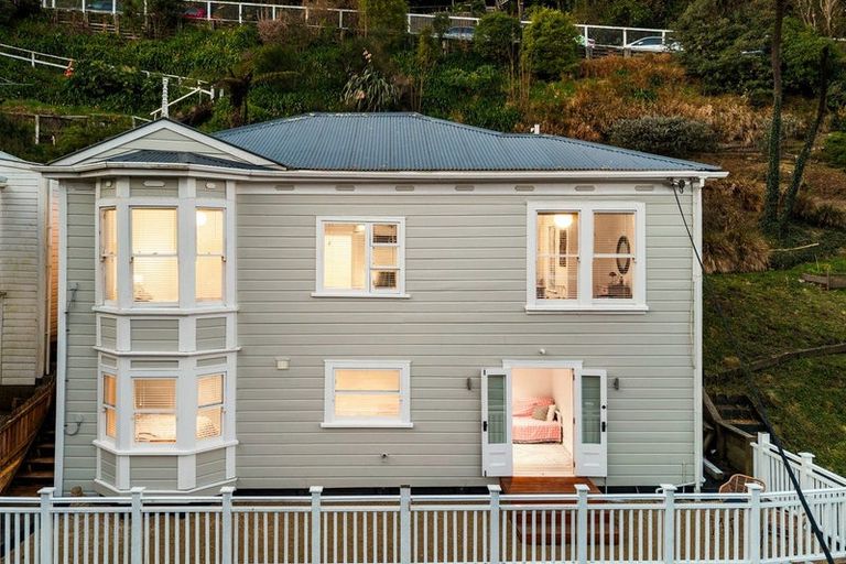 Photo of property in 28 Crieff Street, Northland, Wellington, 6012