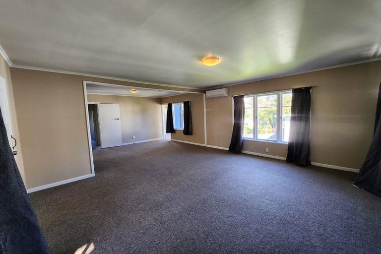 Photo of property in 27 Glenfern Road, Mellons Bay, Auckland, 2014