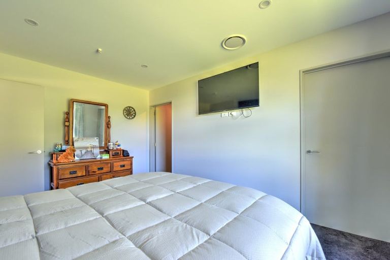 Photo of property in 18 Hunter Street, Edendale, 9825