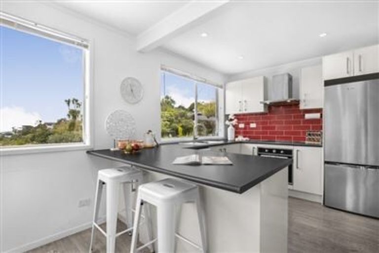 Photo of property in 1/7 Malters Place, Browns Bay, Auckland, 0630