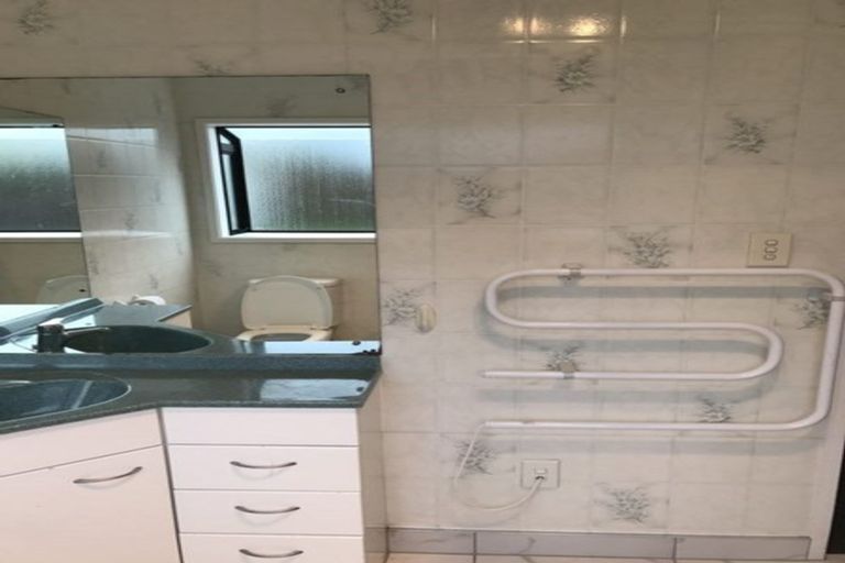 Photo of property in 128 Moire Road, West Harbour, Auckland, 0618