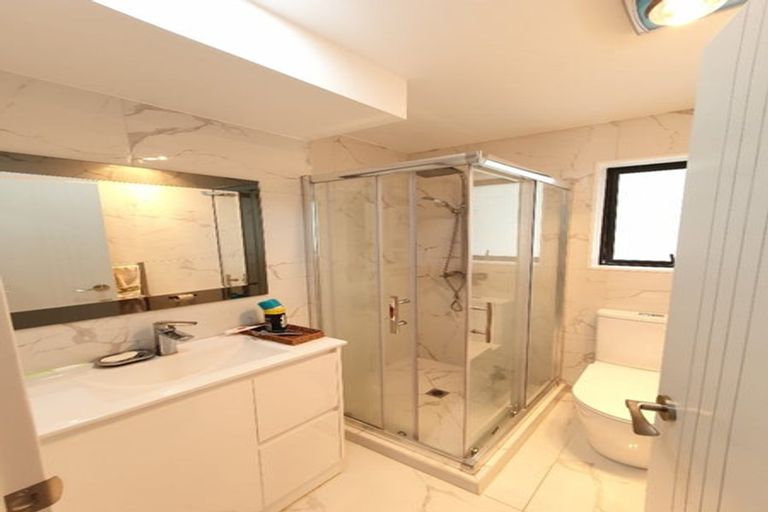 Photo of property in 425d Great South Road, Opaheke, Papakura, 2113