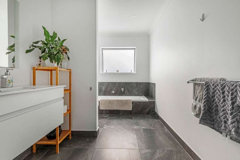 Photo of property in 109l Oceana Drive, Welcome Bay, Tauranga, 3175