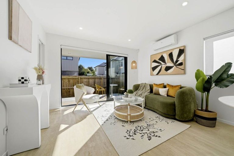 Photo of property in 47a Northcote Road, Hillcrest, Auckland, 0627