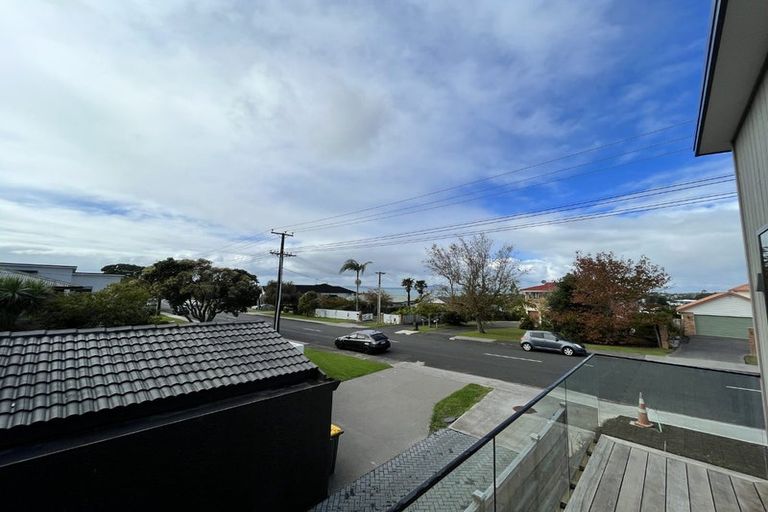 Photo of property in 43 Knights Road, Rothesay Bay, Auckland, 0630