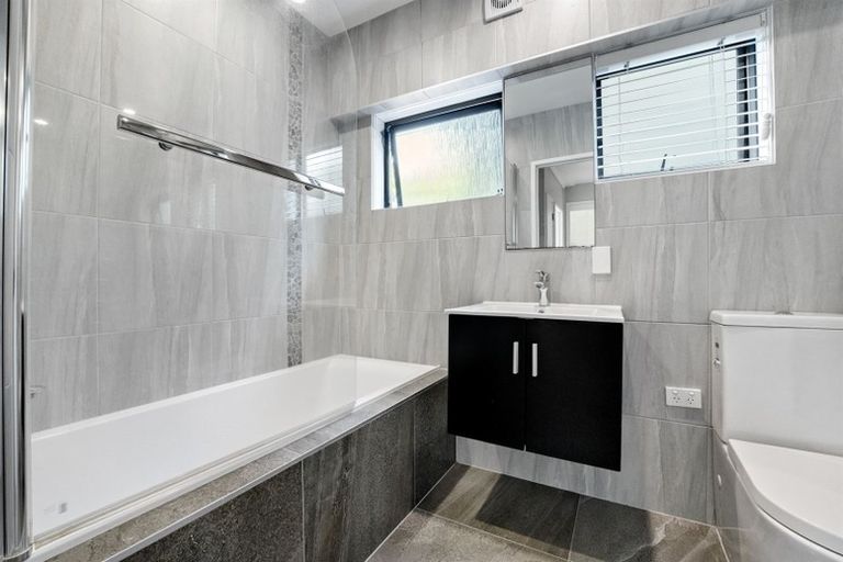 Photo of property in 30 Akoranga Drive, Northcote, Auckland, 0627