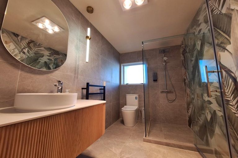 Photo of property in 21 Oakpark Place, West Harbour, Auckland, 0618