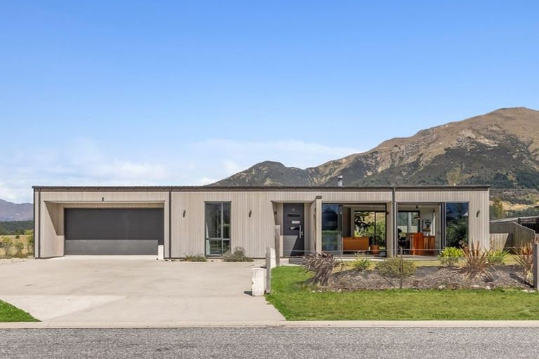 Photo of property in 13 Isthmus Place, Lake Hawea, Wanaka, 9382