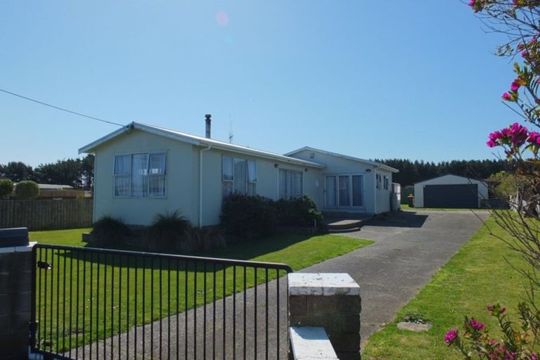 Photo of property in 25 Edinburgh Terrace, Foxton Beach, Foxton, 4815