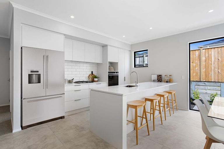 Photo of property in 35 Cambie Avenue, Red Beach, 0932