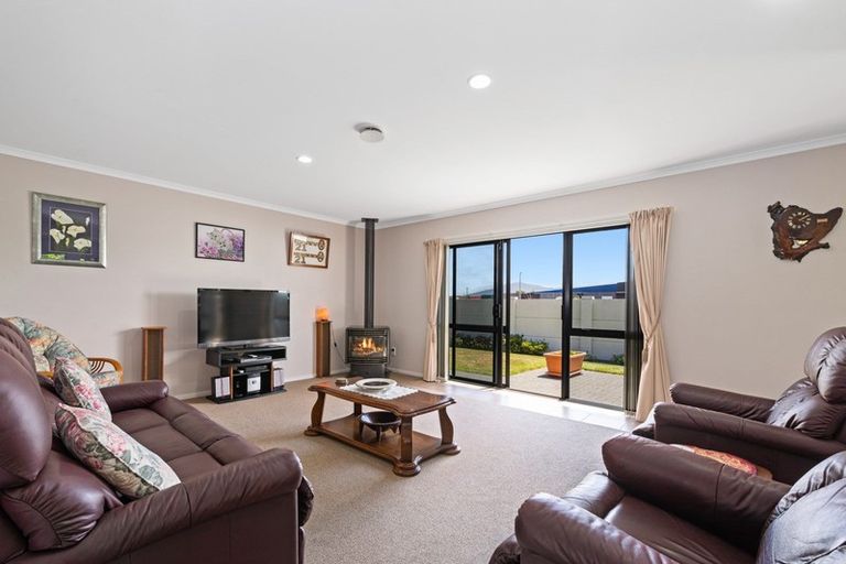 Photo of property in 10 Owhatiura Drive, Lynmore, Rotorua, 3010