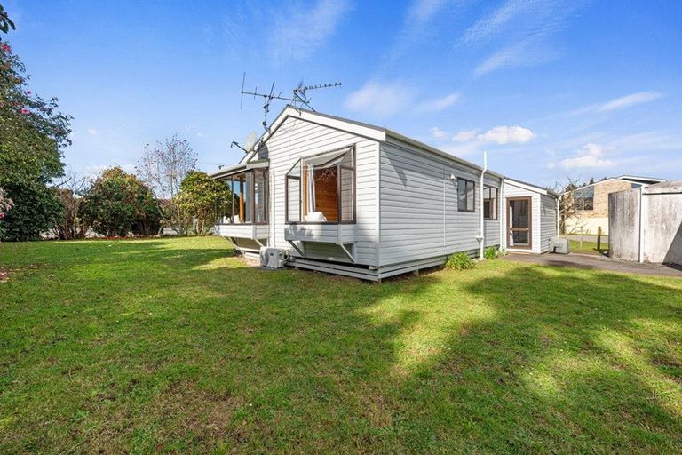 Photo of property in 802 Waitakere Road, Kumeu, 0891