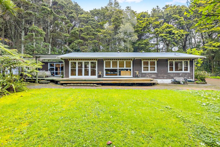 Photo of property in 11 Scenic Drive, Hillpark, Auckland, 2102