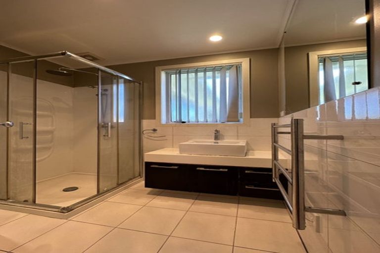 Photo of property in 168a Carlisle Road, Northcross, Auckland, 0632