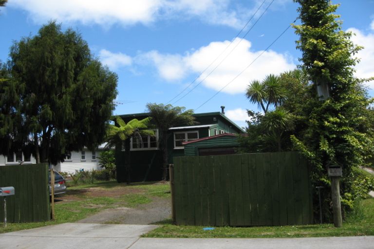 Photo of property in 225 Motutara Road, Muriwai, Waimauku, 0881