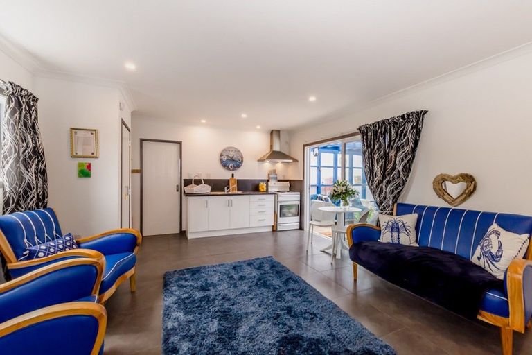 Photo of property in 19 Eruini Street, Waikanae Beach, Waikanae, 5036