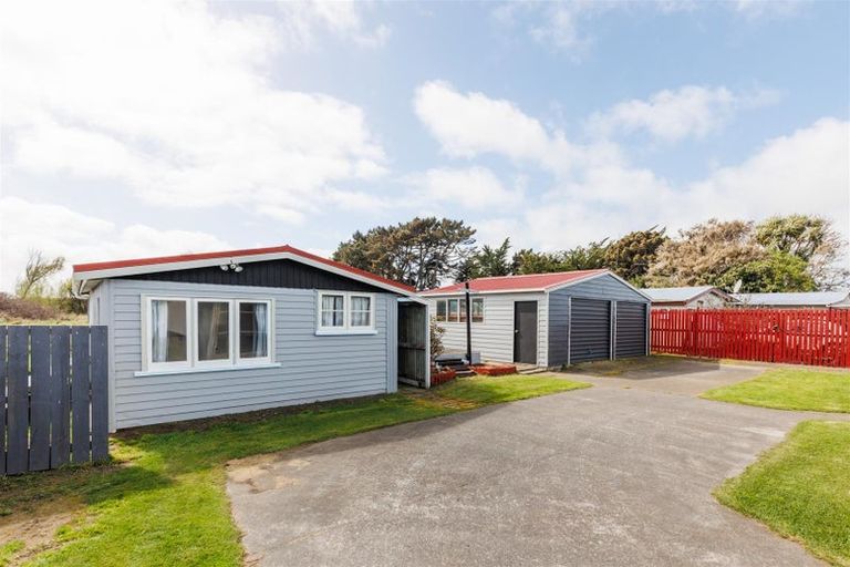 Photo of property in 1938 Parewanui Road, Parewanui, Bulls, 4894