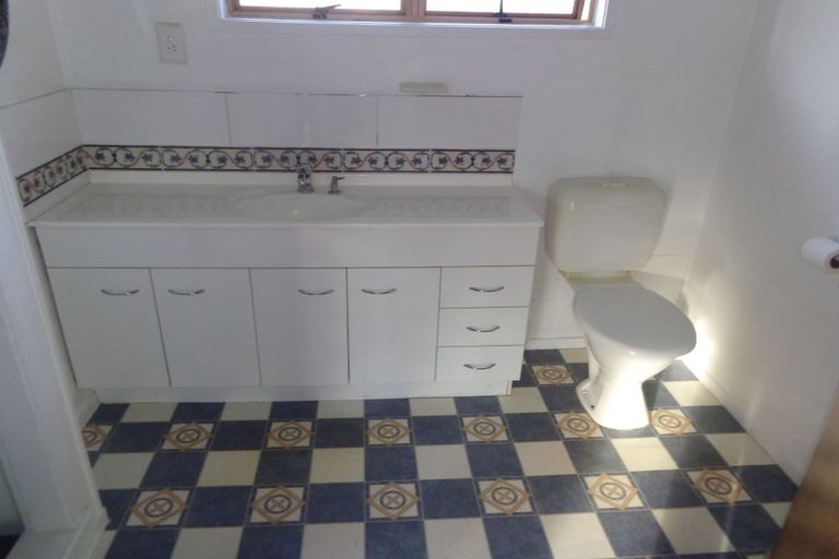 Photo of property in 18 Pomaria Road, Henderson, Auckland, 0610