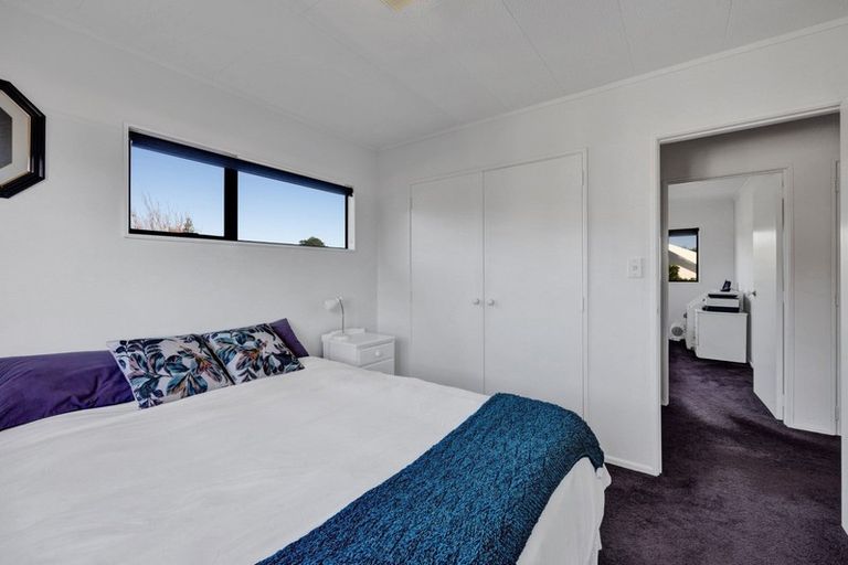 Photo of property in 14 Sequoia Grove, Merrilands, New Plymouth, 4312