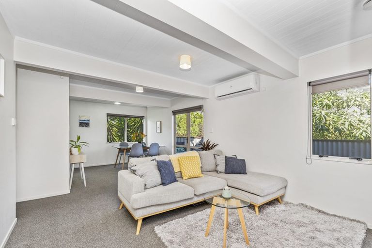 Photo of property in 1042a Great North Road, Point Chevalier, Auckland, 1022