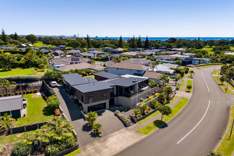 Photo of property in 15 Links Drive, Waiwhakaiho, New Plymouth, 4312