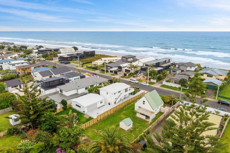 Photo of property in 64 Karewa Parade, Papamoa Beach, Papamoa, 3118