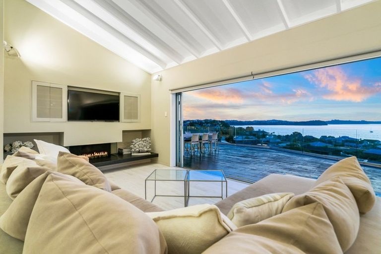 Photo of property in 53a De Luen Avenue, Tindalls Beach, Whangaparaoa, 0930