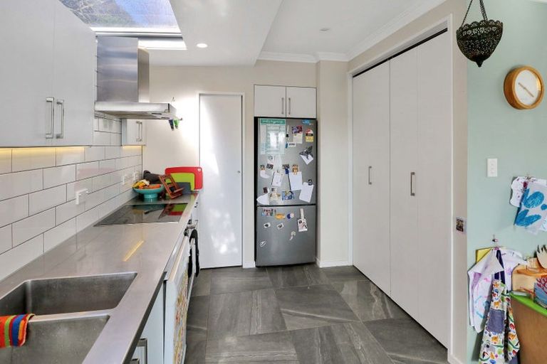 Photo of property in 27 Kellsmere Crescent, Island Bay, Wellington, 6023