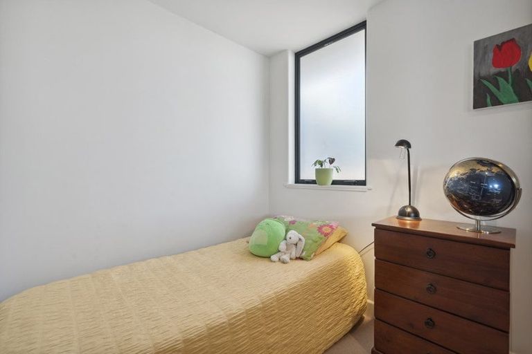 Photo of property in Shelley Bay Terraces, 9/61 Maupuia Road, Maupuia, Wellington, 6022