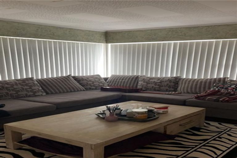 Photo of property in 21 Montana Avenue, Murrays Bay, Auckland, 0630